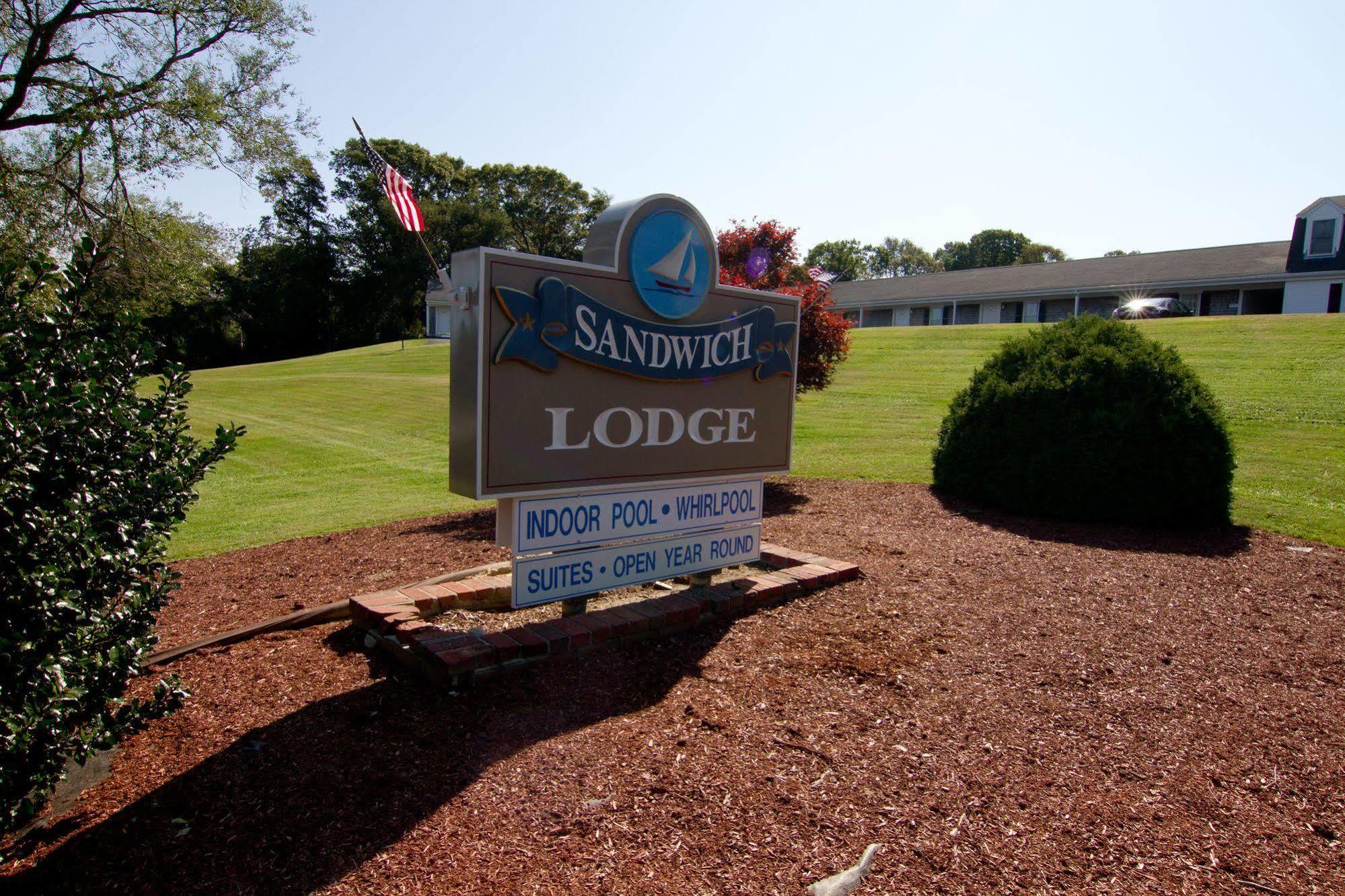 Hotel &