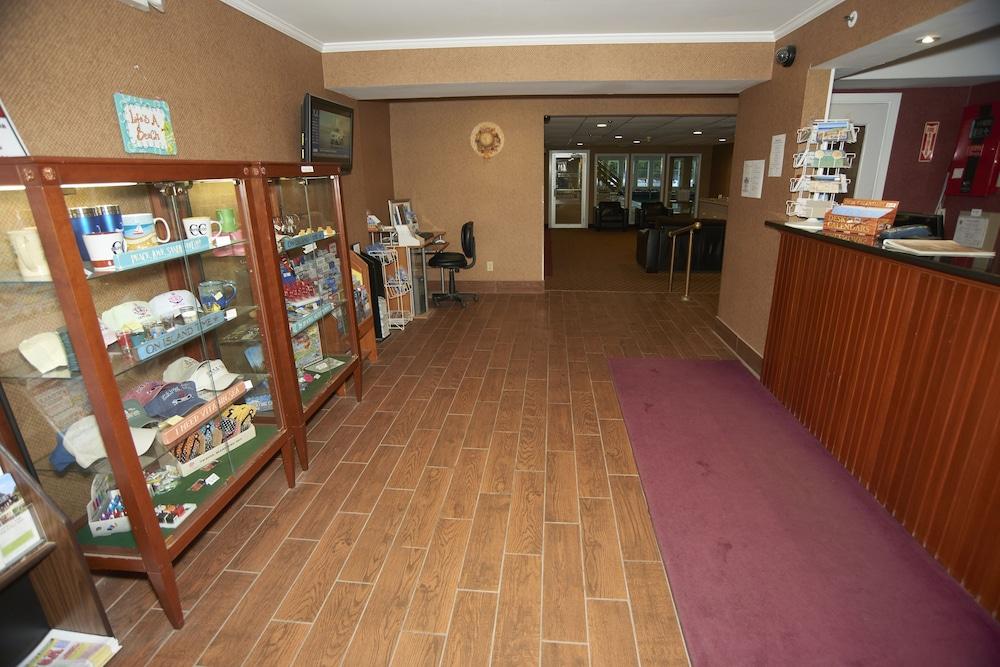 Hotel &
