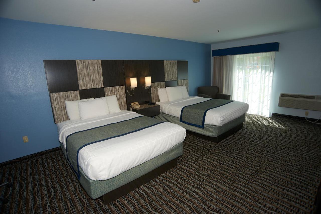 Hotel &
